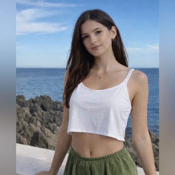 White top - Picture 2 of 2